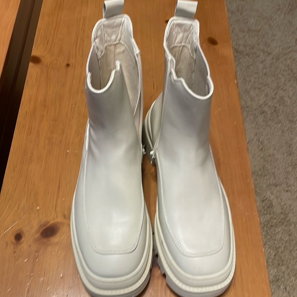 White boots size 9w new Lane Bryant